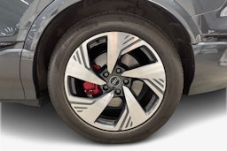 Harmaa Audi Q6 e-tron 2024 kuva 11.