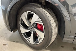 Harmaa Audi Q6 e-tron 2024 kuva 13.