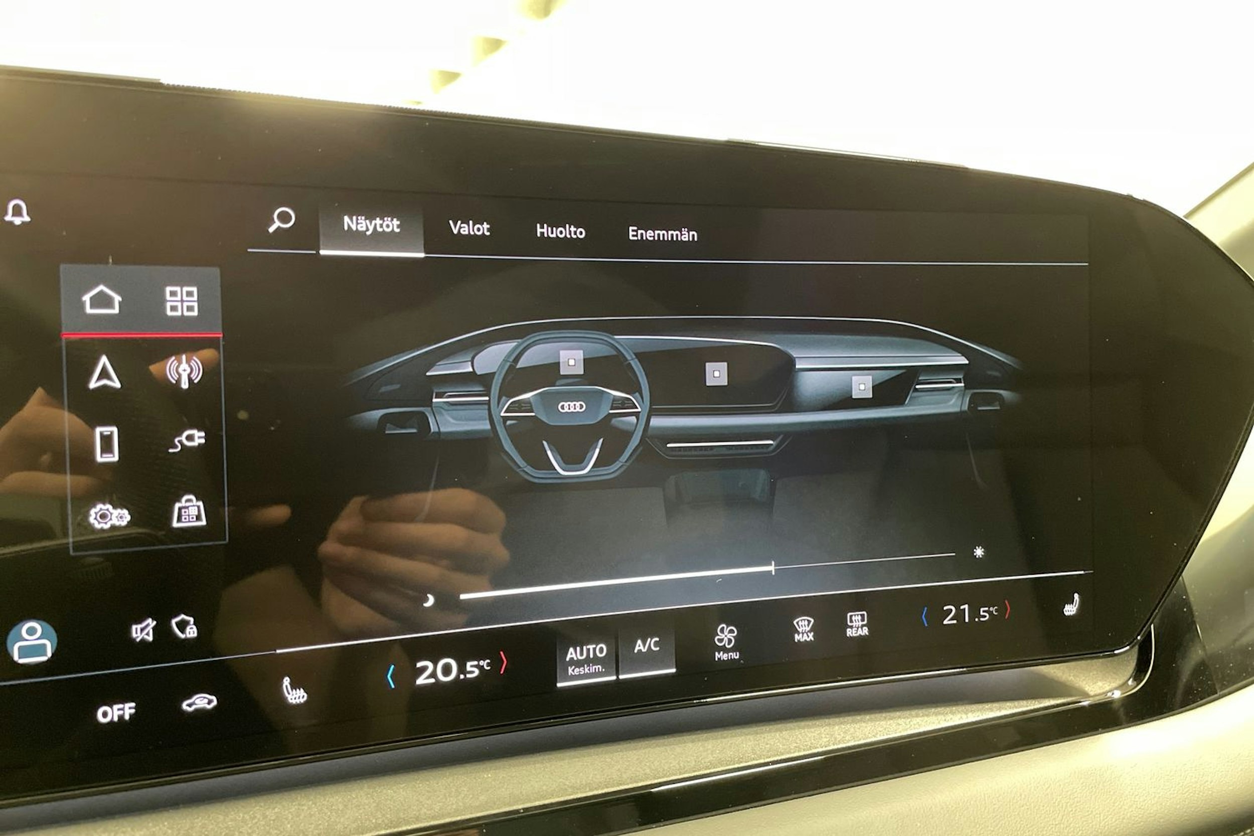 Harmaa Audi Q6 e-tron 2024 kuva 19.