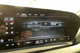 Harmaa Audi Q6 e-tron 2024 kuva 19.
