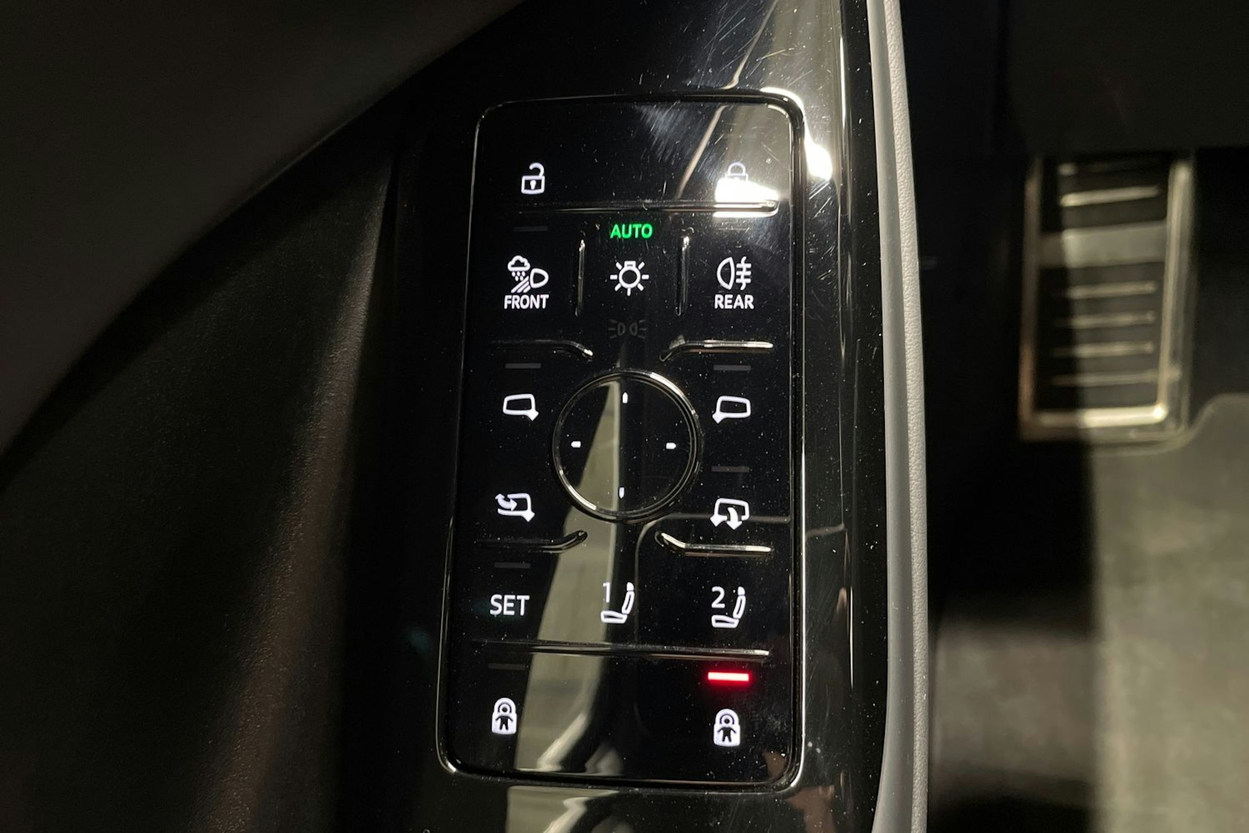 Harmaa Audi Q6 e-tron 2024 kuva 24.