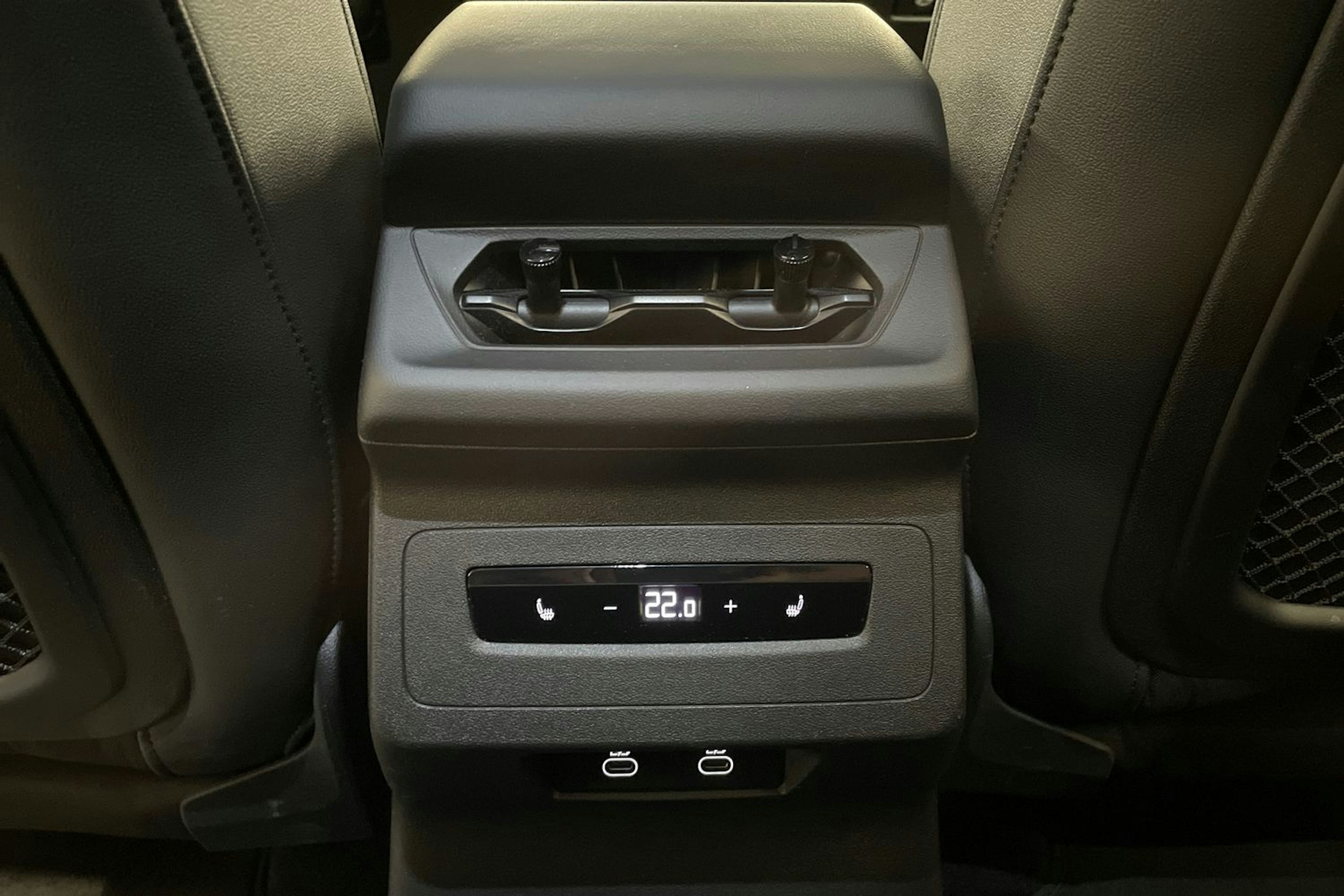 Harmaa Audi Q6 e-tron 2024 kuva 28.