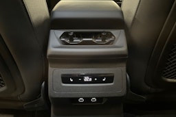 Harmaa Audi Q6 e-tron 2024 kuva 28.