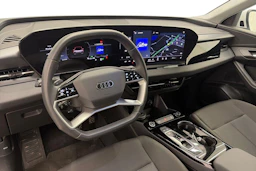 Valkoinen Audi Q6 e-tron 2024 kuva 6.