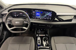 Valkoinen Audi Q6 e-tron 2024 kuva 7.