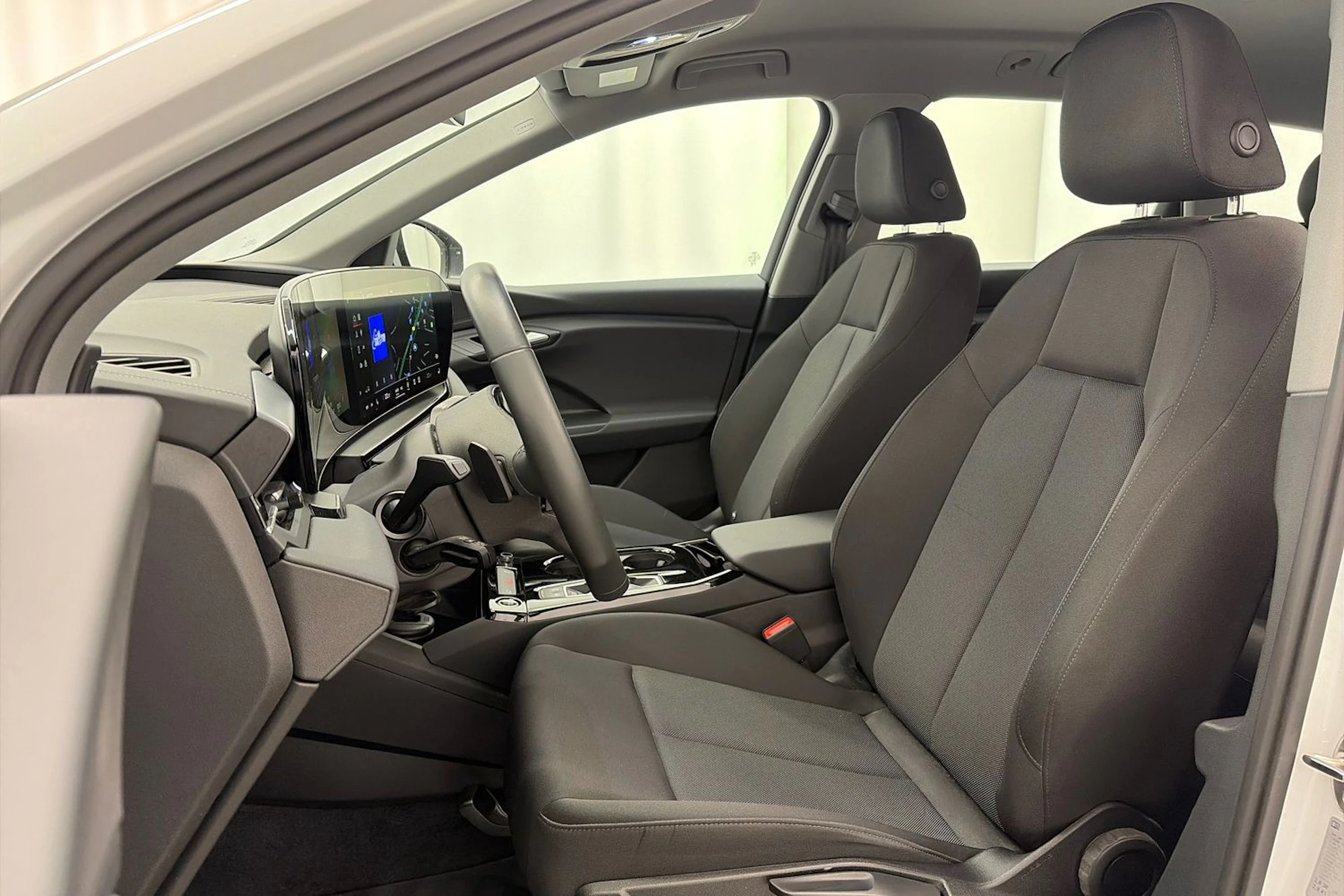 Valkoinen Audi Q6 e-tron 2024 kuva 13.