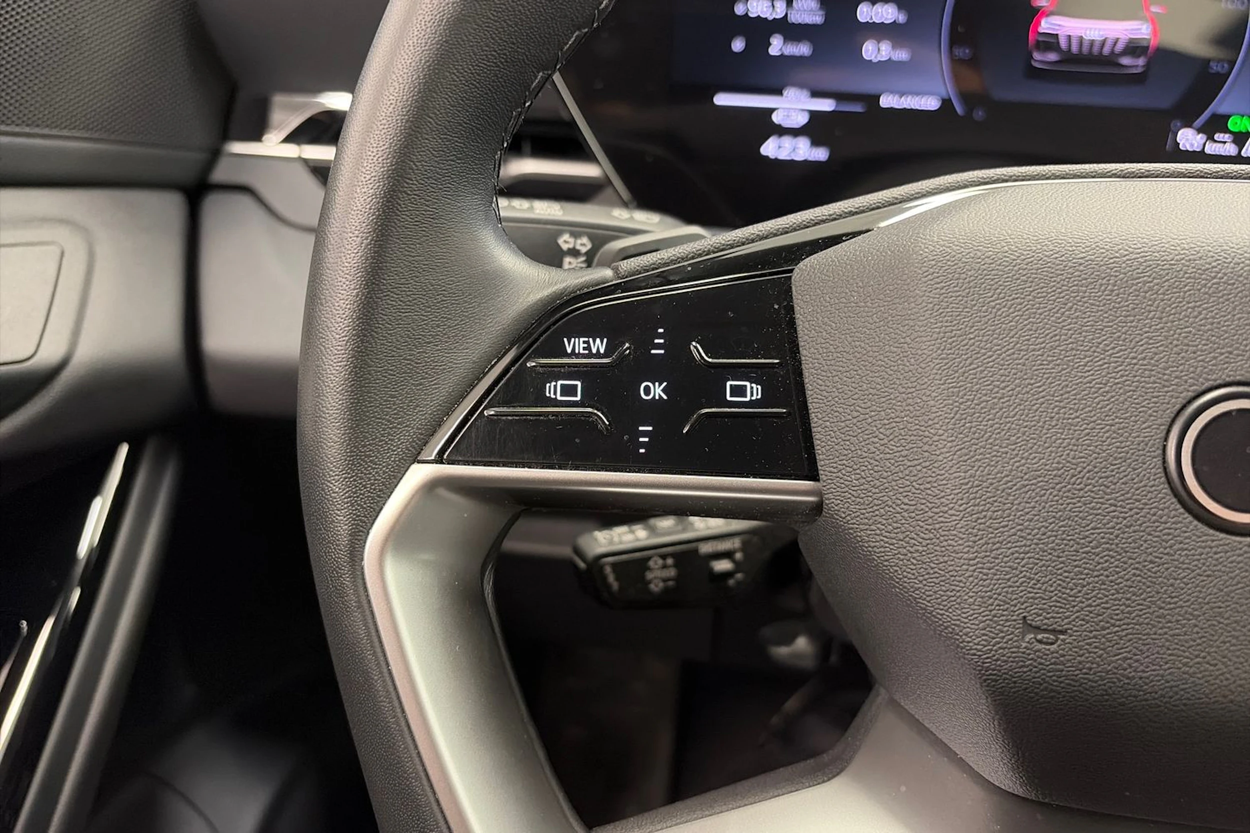 Valkoinen Audi Q6 e-tron 2024 kuva 15.