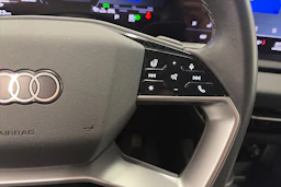 Valkoinen Audi Q6 e-tron 2024 kuva 16.