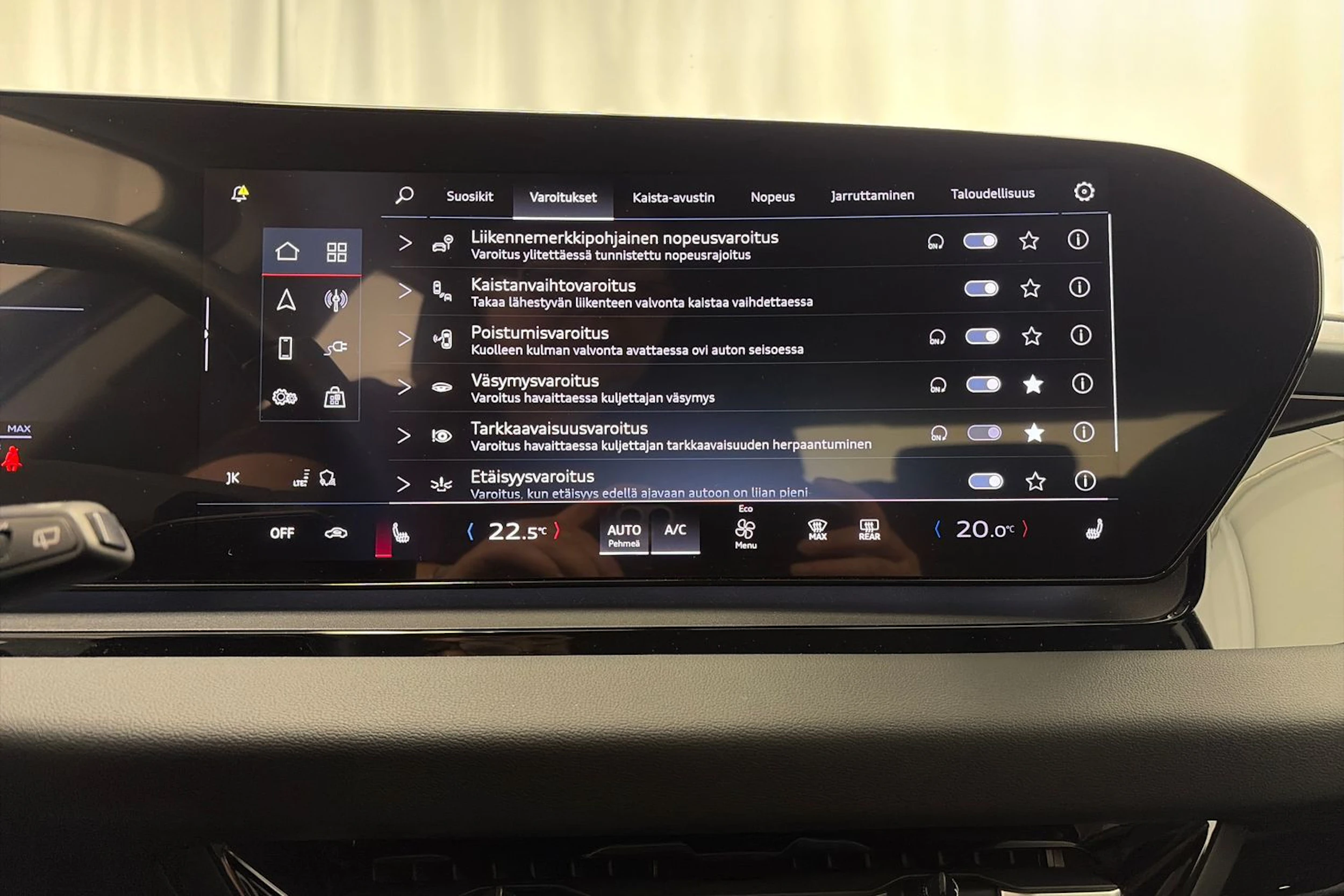 Valkoinen Audi Q6 e-tron 2024 kuva 20.