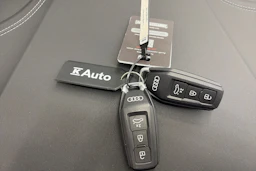 Valkoinen Audi Q6 e-tron 2024 kuva 24.