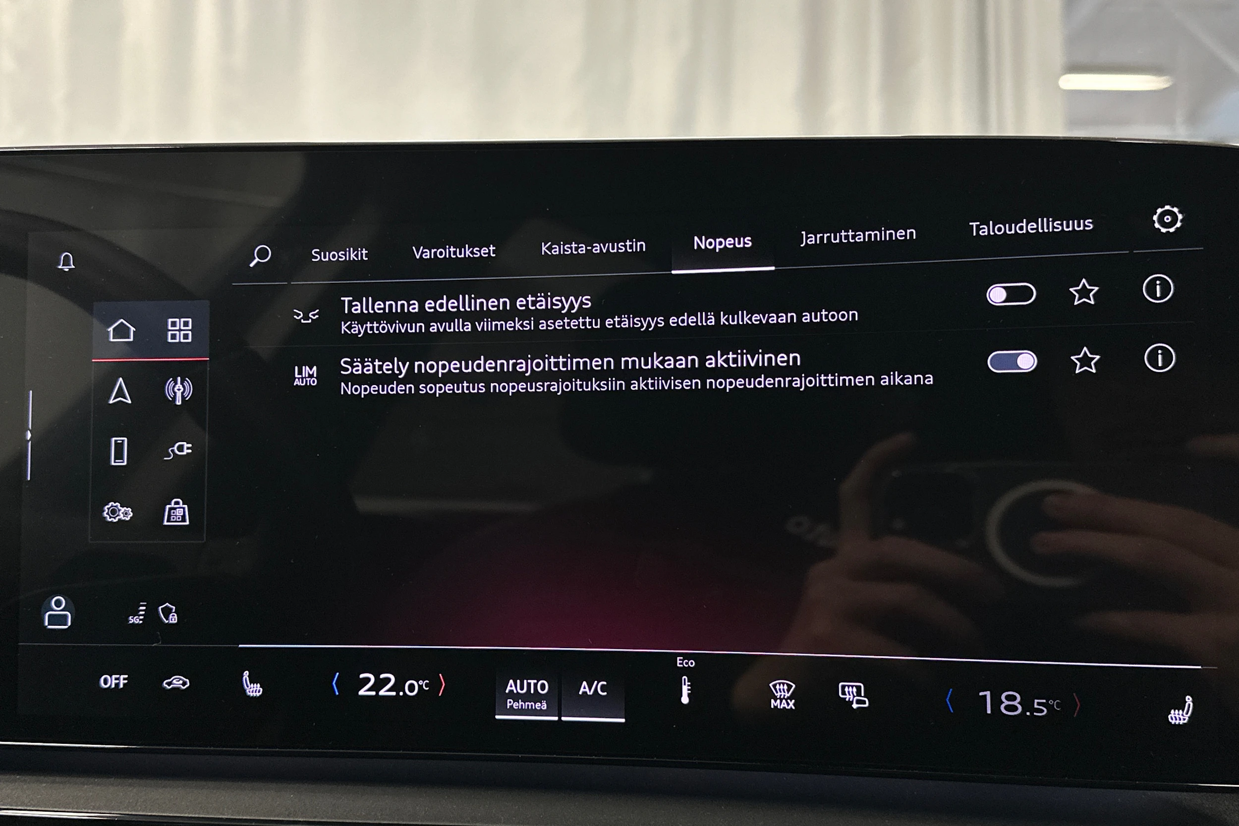 valkoinen Audi Q6 e-tron 2024 kuva 25.