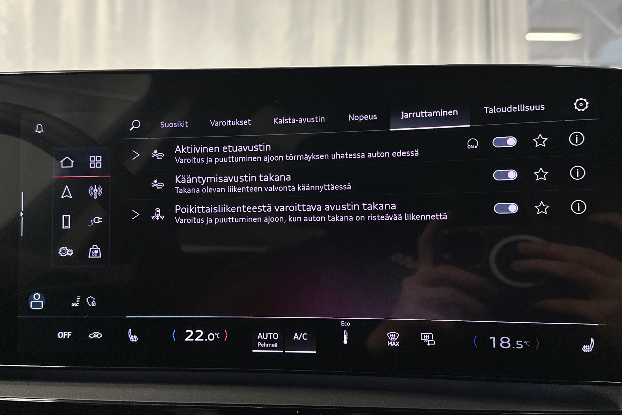 valkoinen Audi Q6 e-tron 2024 kuva 26.