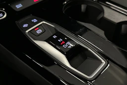 valkoinen Audi Q6 e-tron 2024 kuva 29.