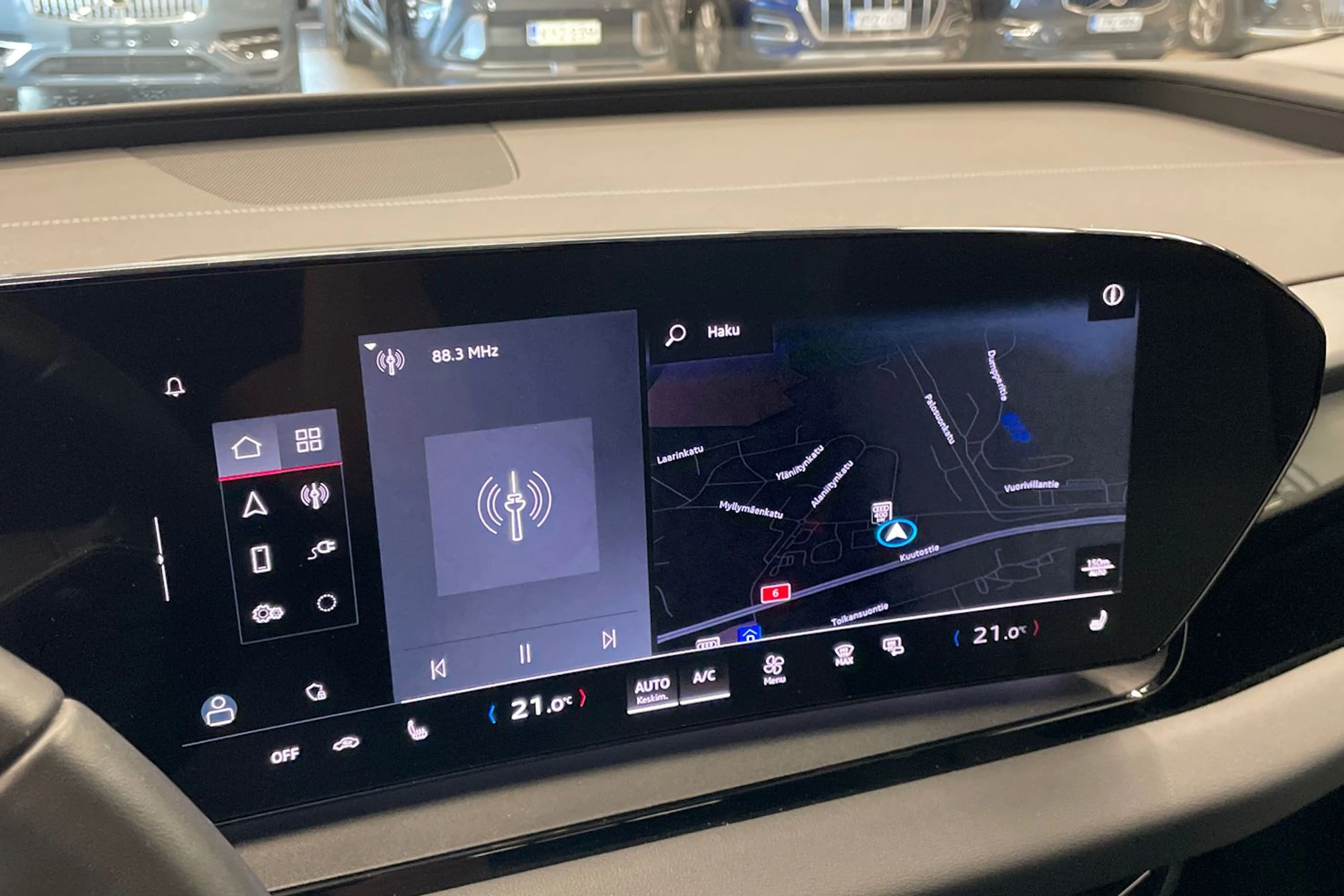 Harmaa Audi Q6 e-tron 2024 kuva 16.