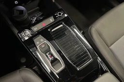 Harmaa Audi Q6 e-tron 2024 kuva 17.