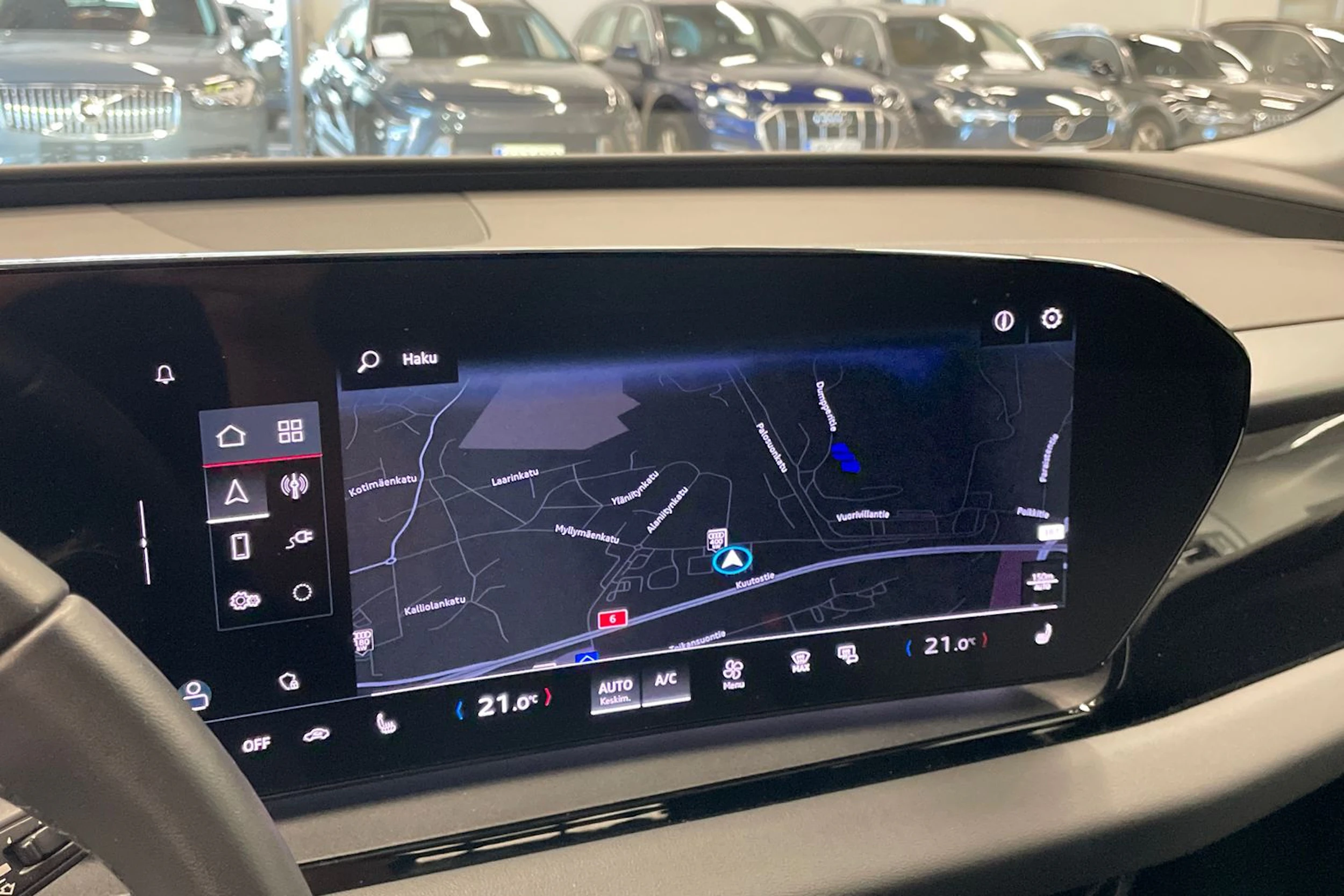 Harmaa Audi Q6 e-tron 2024 kuva 21.
