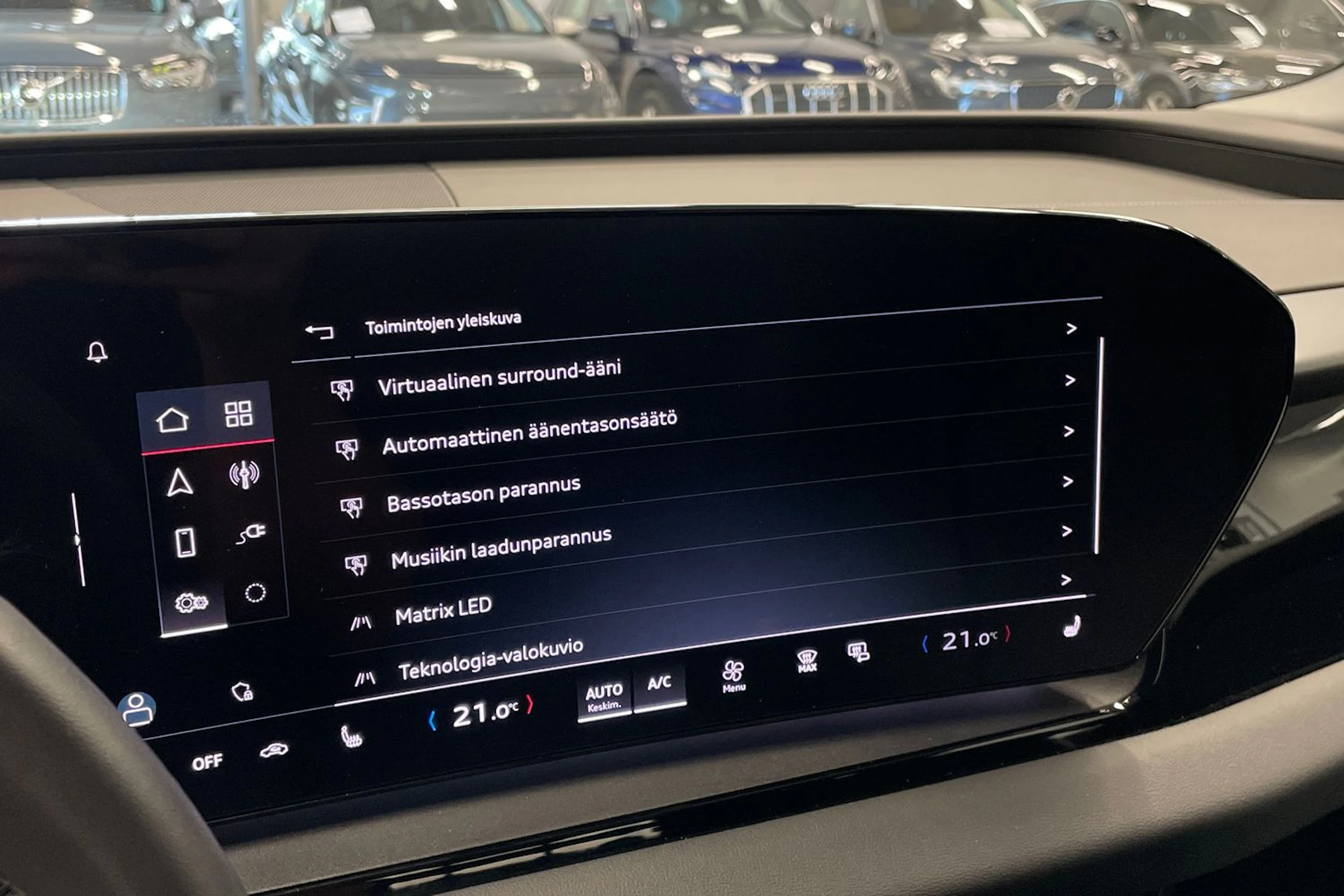 Harmaa Audi Q6 e-tron 2024 kuva 22.
