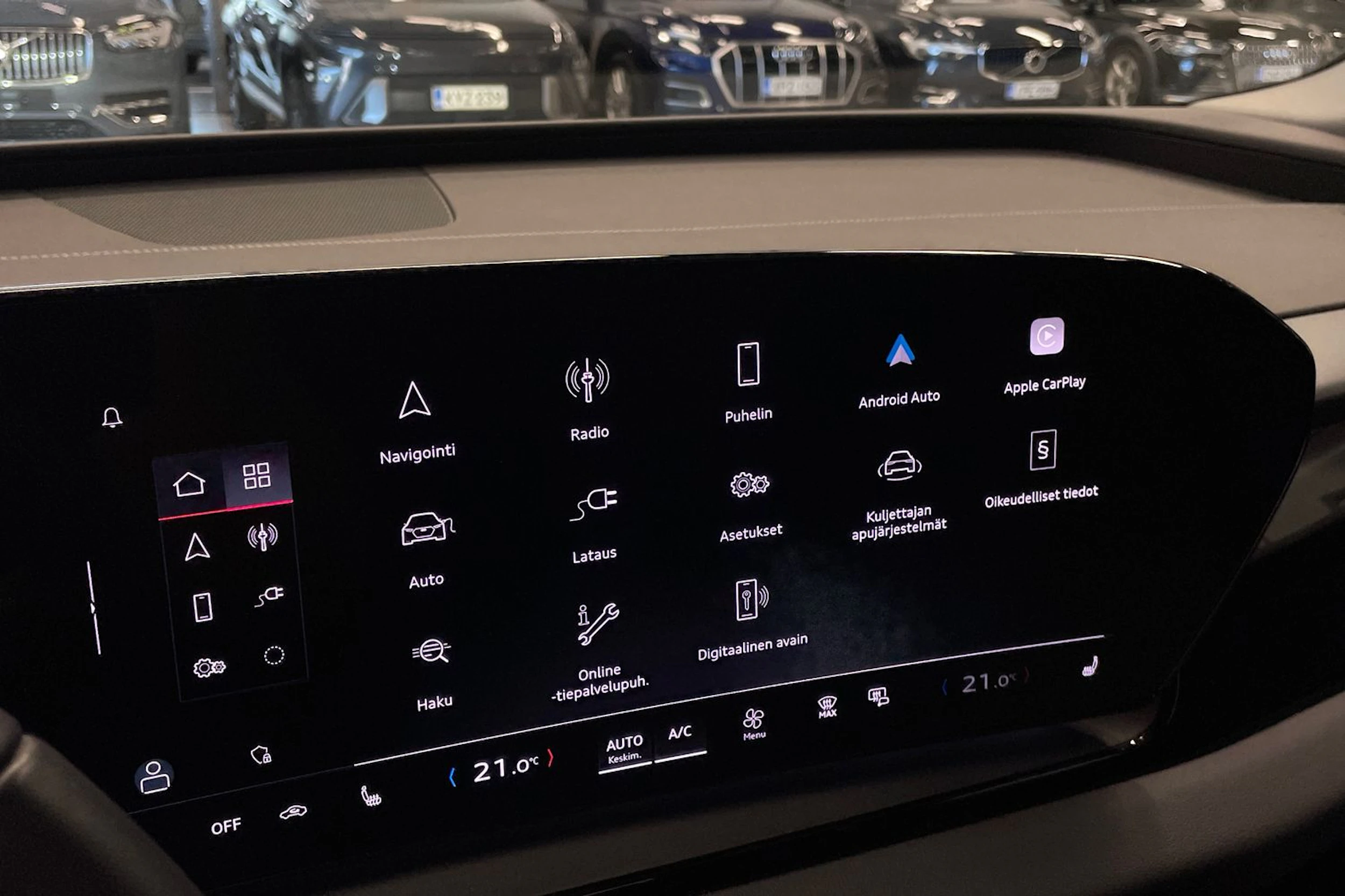 Harmaa Audi Q6 e-tron 2024 kuva 25.