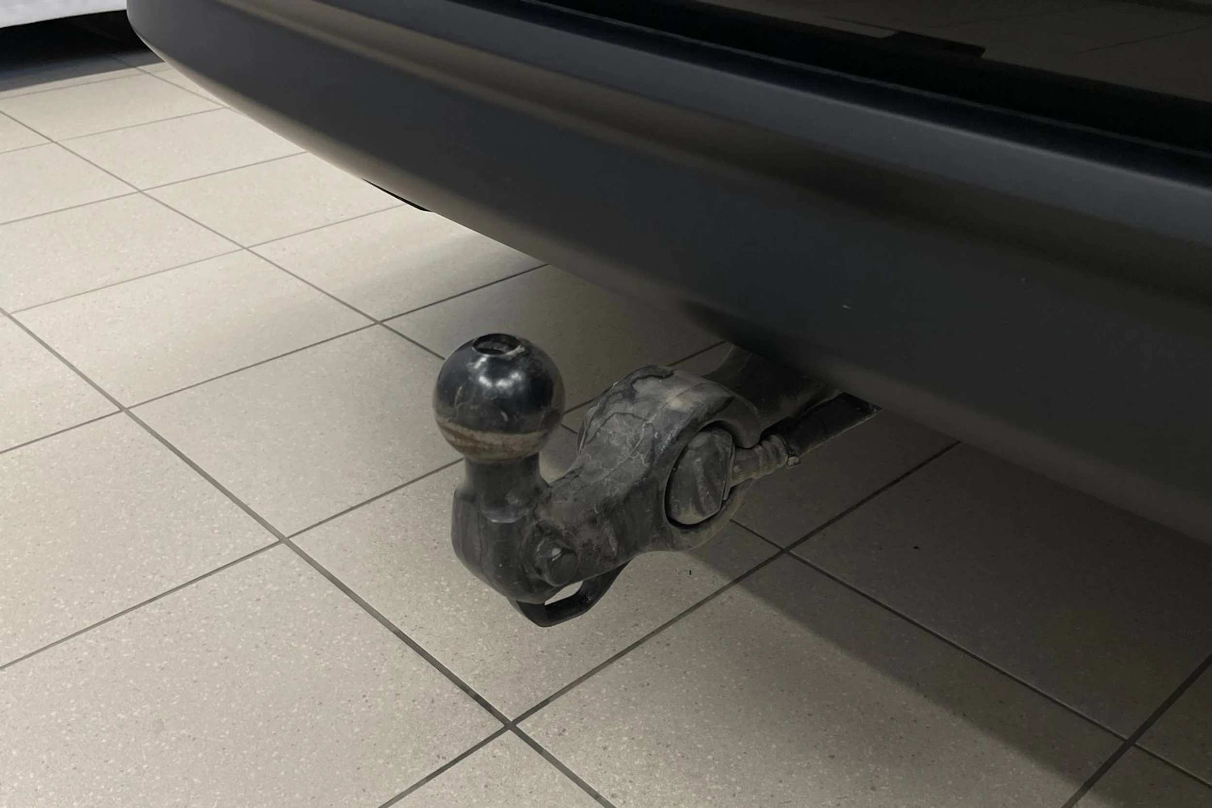 Harmaa Audi Q6 e-tron 2024 kuva 28.