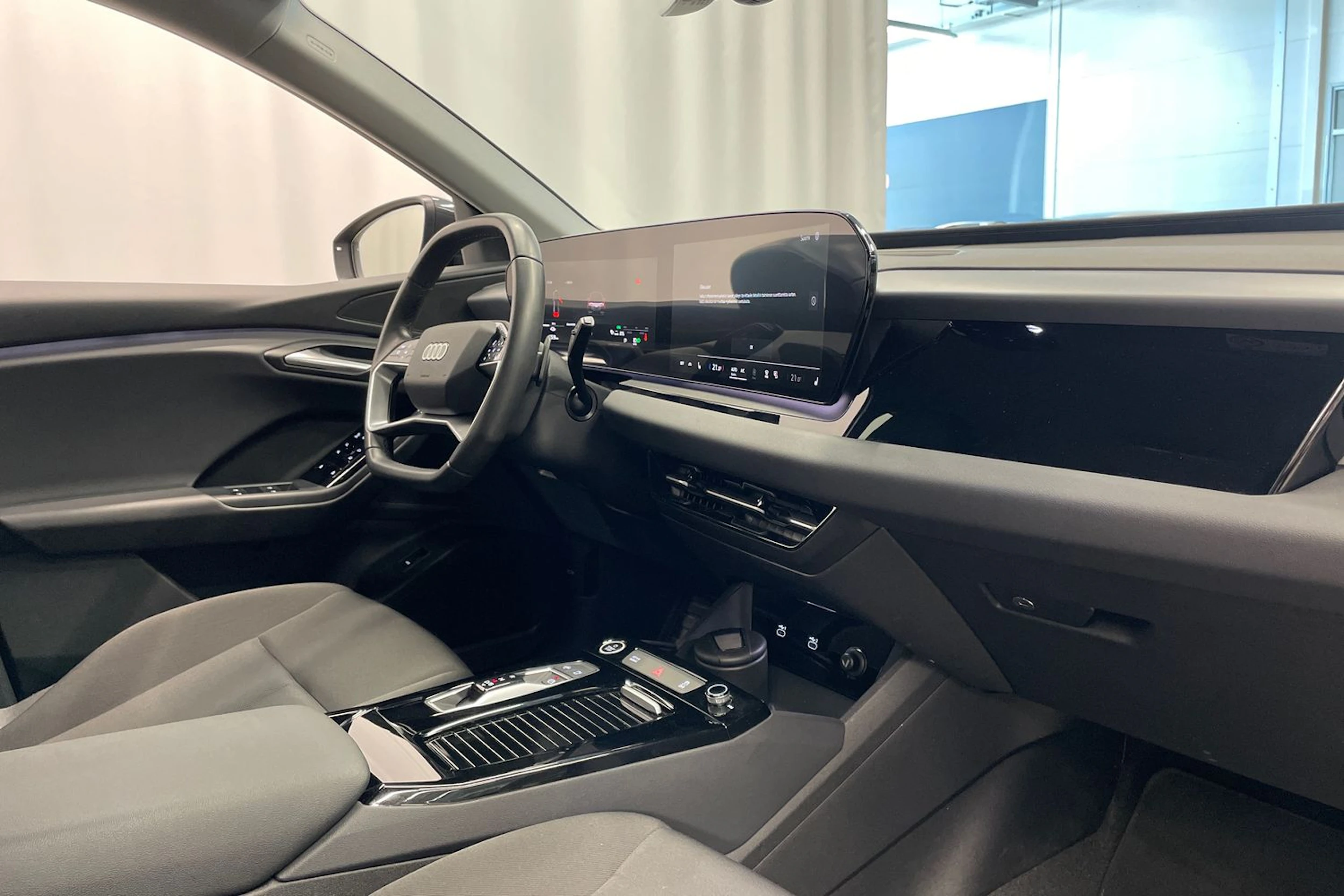 Harmaa Audi Q6 e-tron 2024 kuva 33.