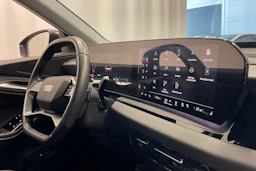 Harmaa Audi Q6 e-tron 2024 kuva 34.