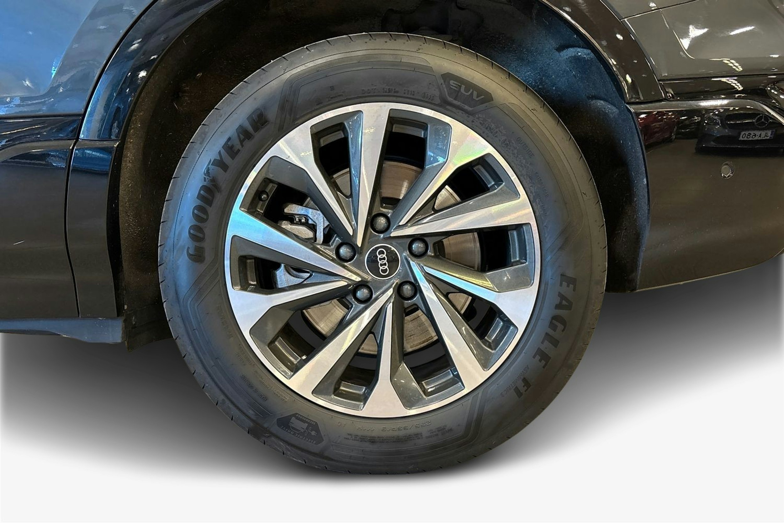 met. harmaa Audi Q6 e-tron 2024 kuva 11.