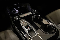 met. harmaa Audi Q6 e-tron 2024 kuva 19.