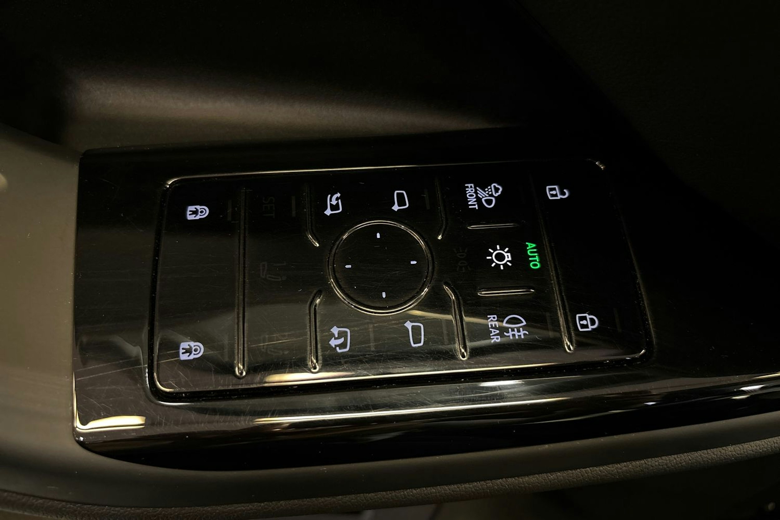 met. harmaa Audi Q6 e-tron 2024 kuva 20.