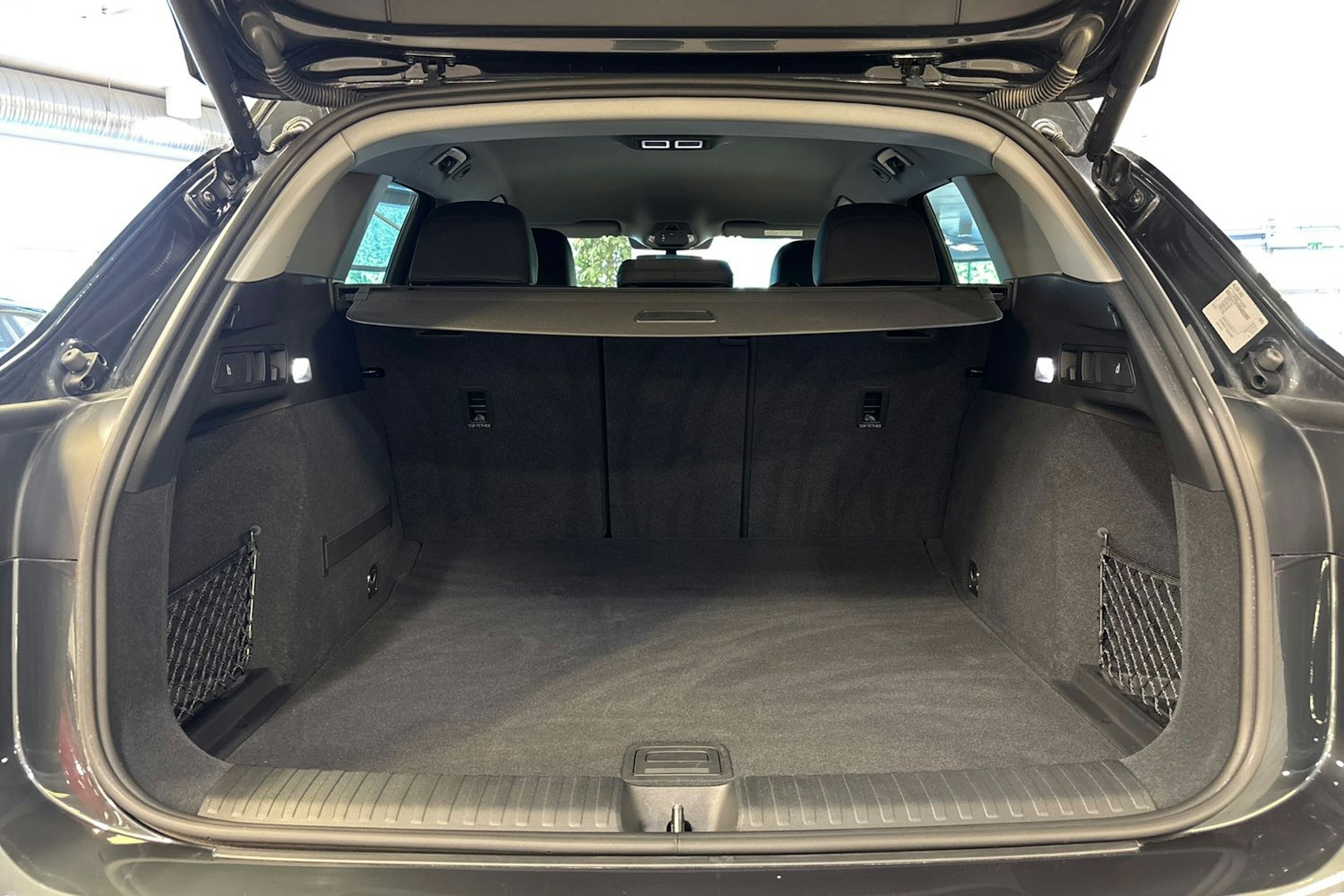 met. harmaa Audi Q6 e-tron 2024 kuva 21.