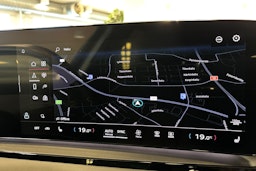 met. harmaa Audi Q6 e-tron 2024 kuva 26.