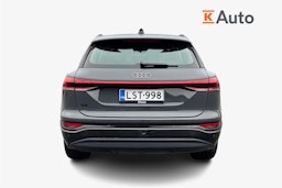 Harmaa Audi Q6 e-tron 2024 kuva 3.