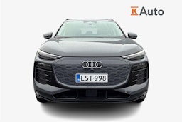 Harmaa Audi Q6 e-tron 2024 kuva 4.