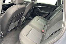 Harmaa Audi Q6 e-tron 2024 kuva 8.