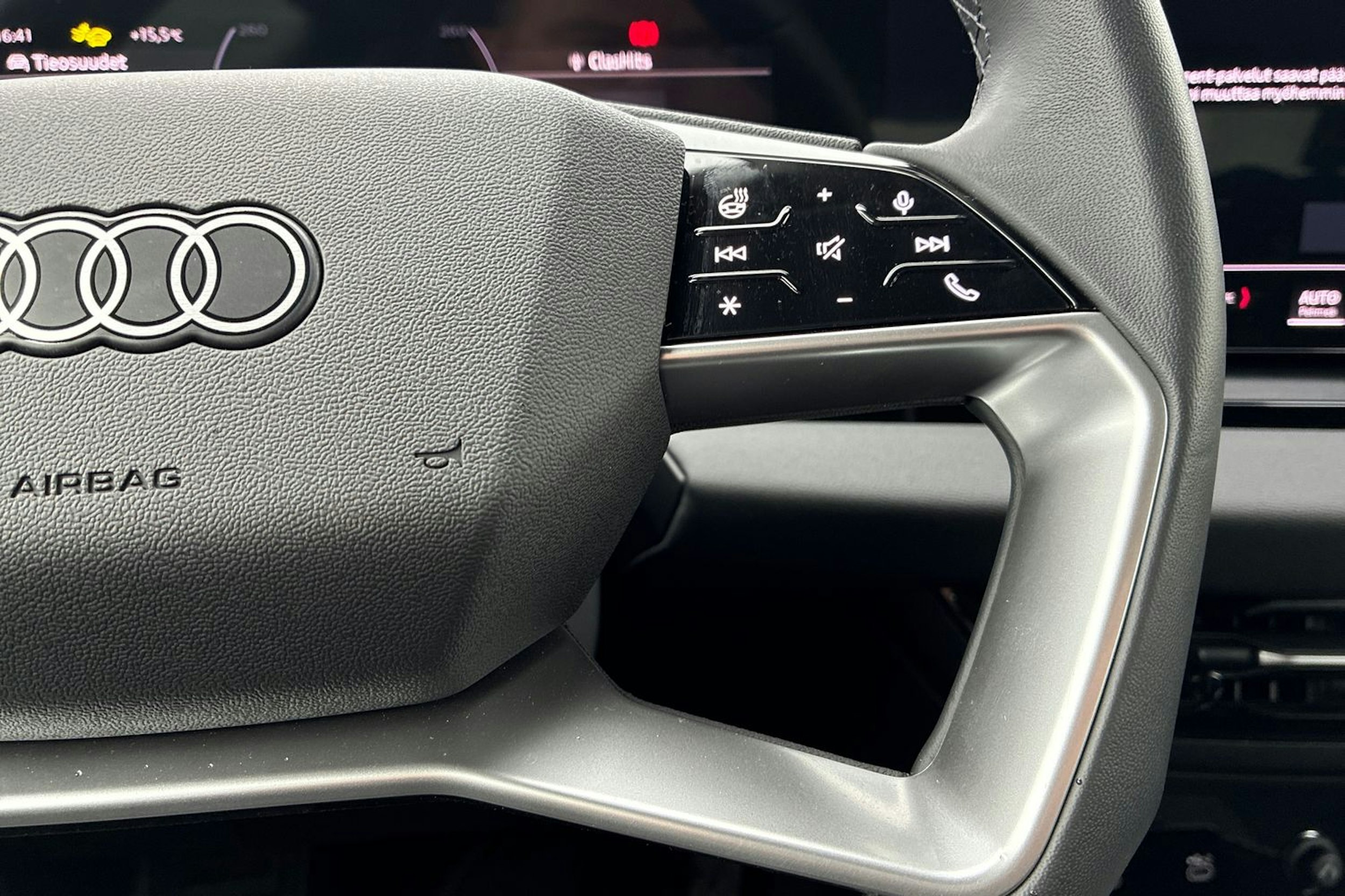 Harmaa Audi Q6 e-tron 2024 kuva 15.