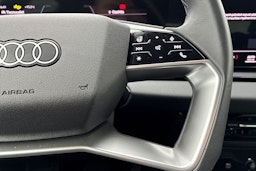 Harmaa Audi Q6 e-tron 2024 kuva 15.