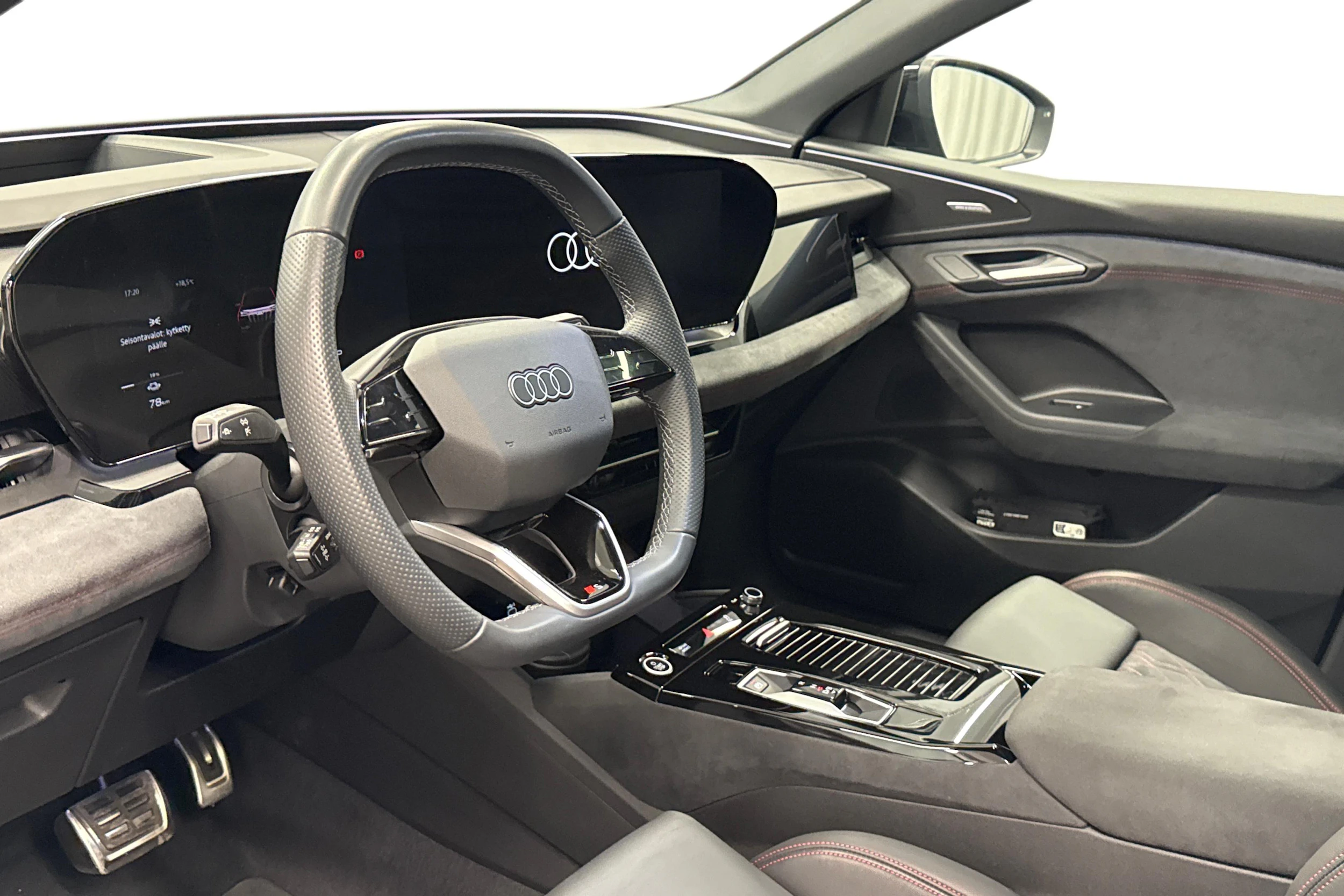 harmaa Audi Q6 e-tron 2024 kuva 6.