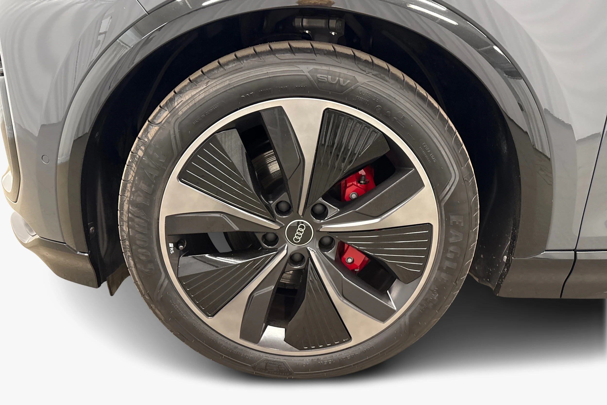 harmaa Audi Q6 e-tron 2024 kuva 9.