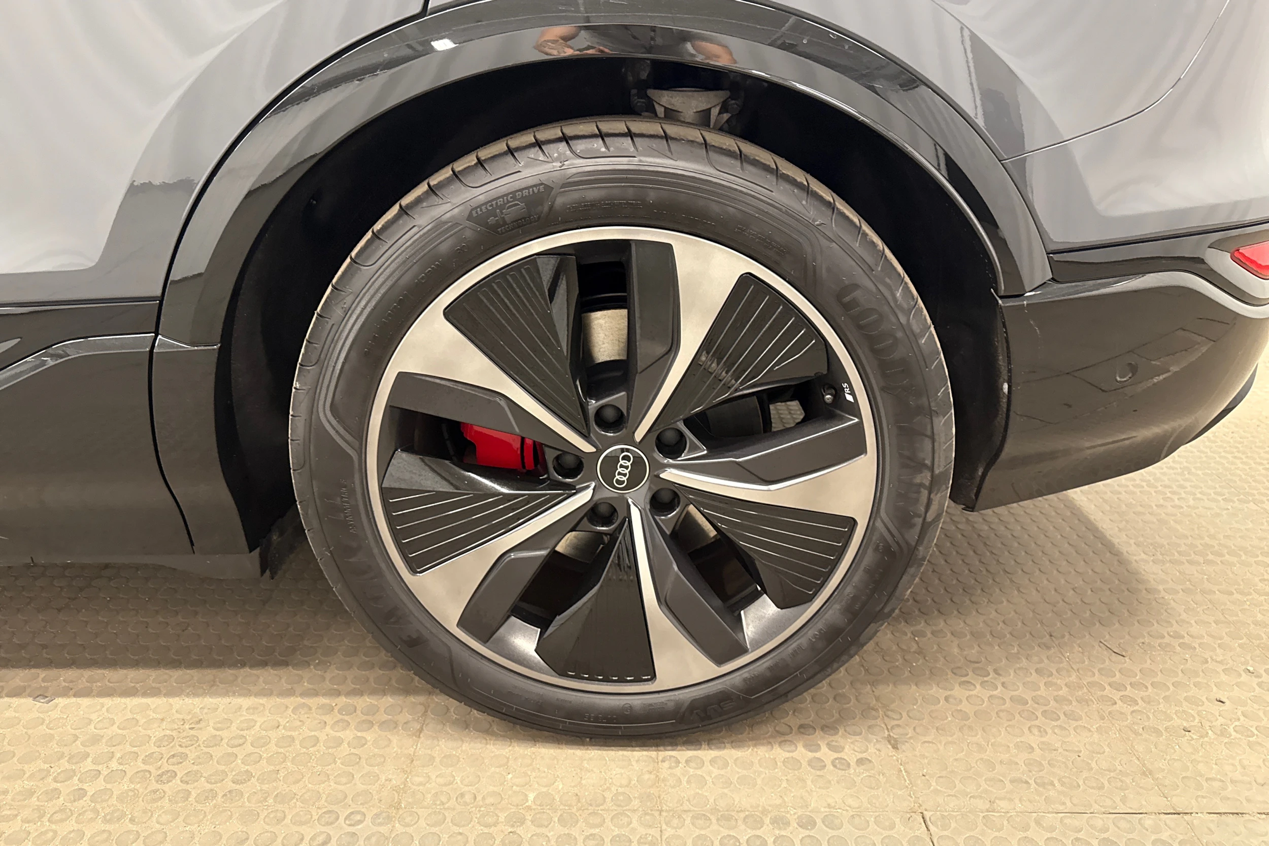 harmaa Audi Q6 e-tron 2024 kuva 10.