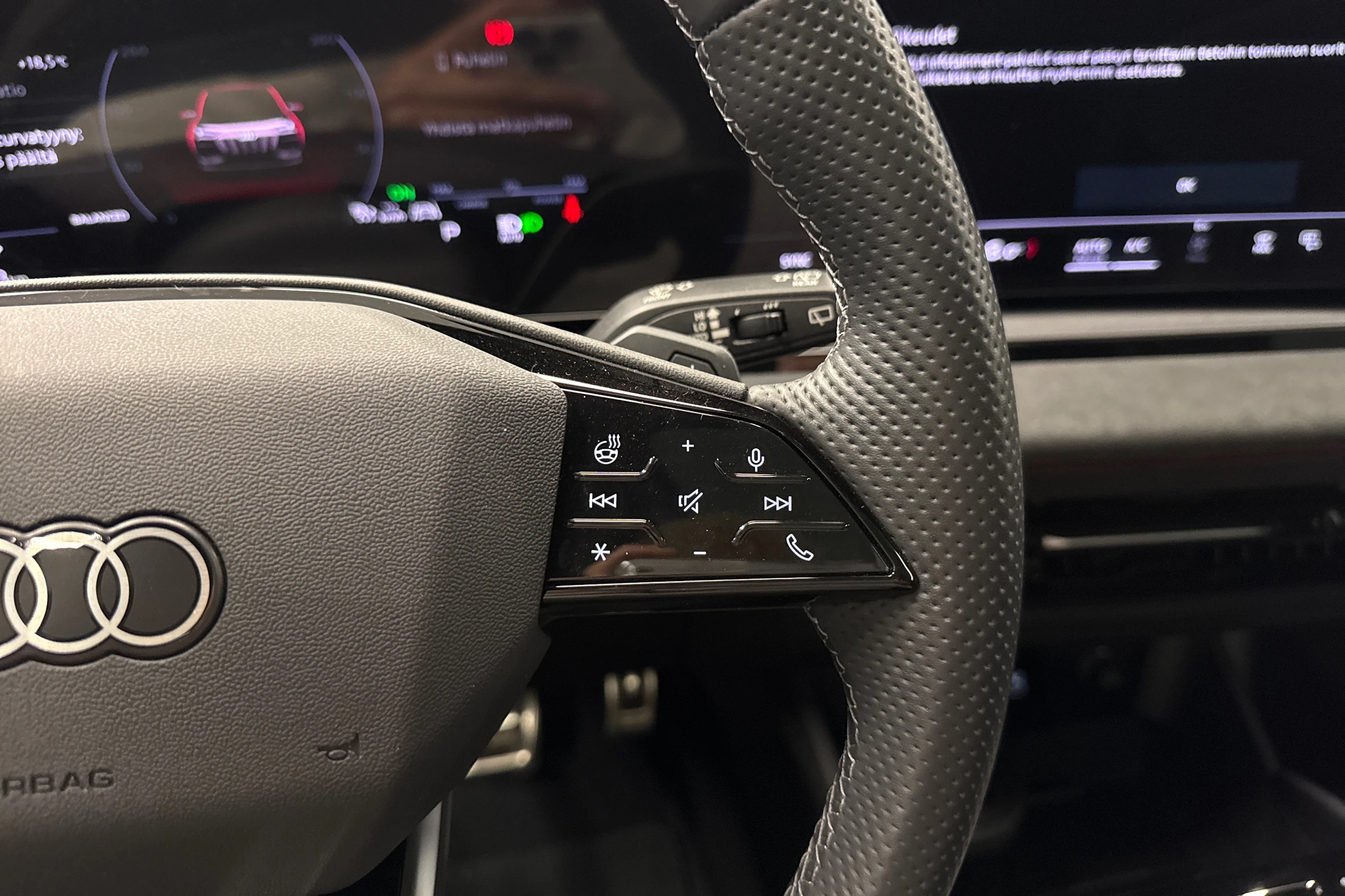 harmaa Audi Q6 e-tron 2024 kuva 12.