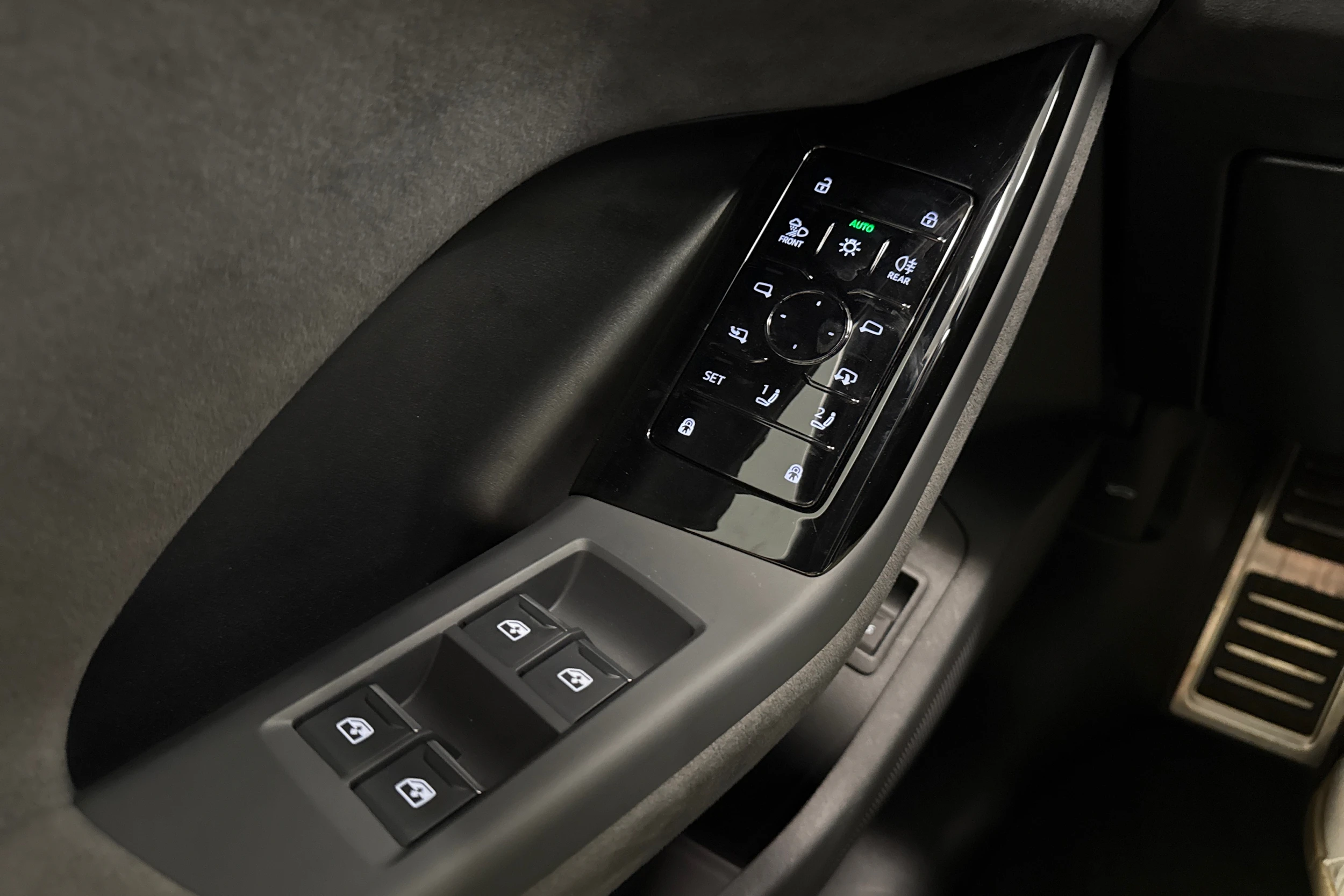 harmaa Audi Q6 e-tron 2024 kuva 14.