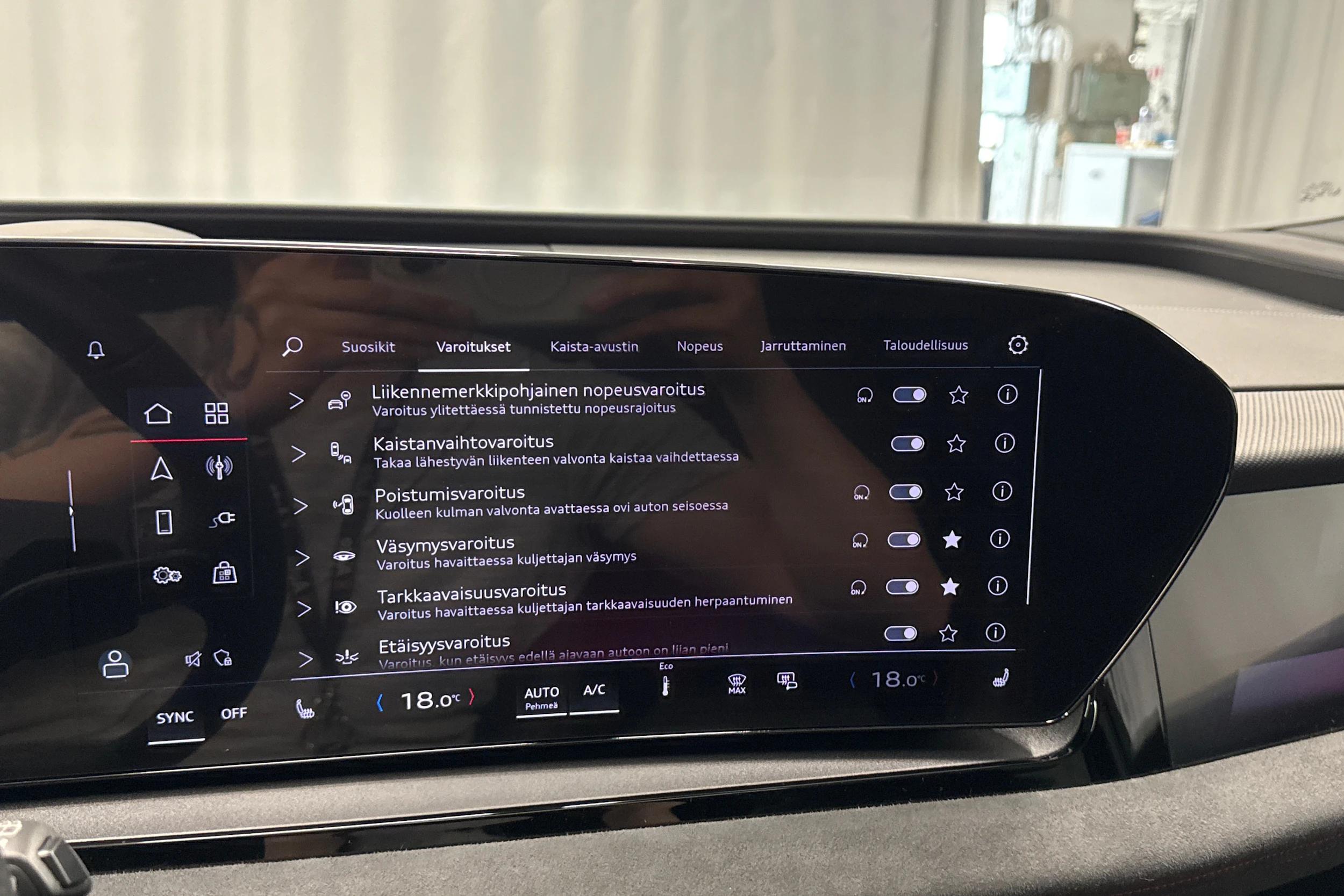 harmaa Audi Q6 e-tron 2024 kuva 17.
