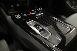harmaa Audi Q6 e-tron 2024 kuva 20.