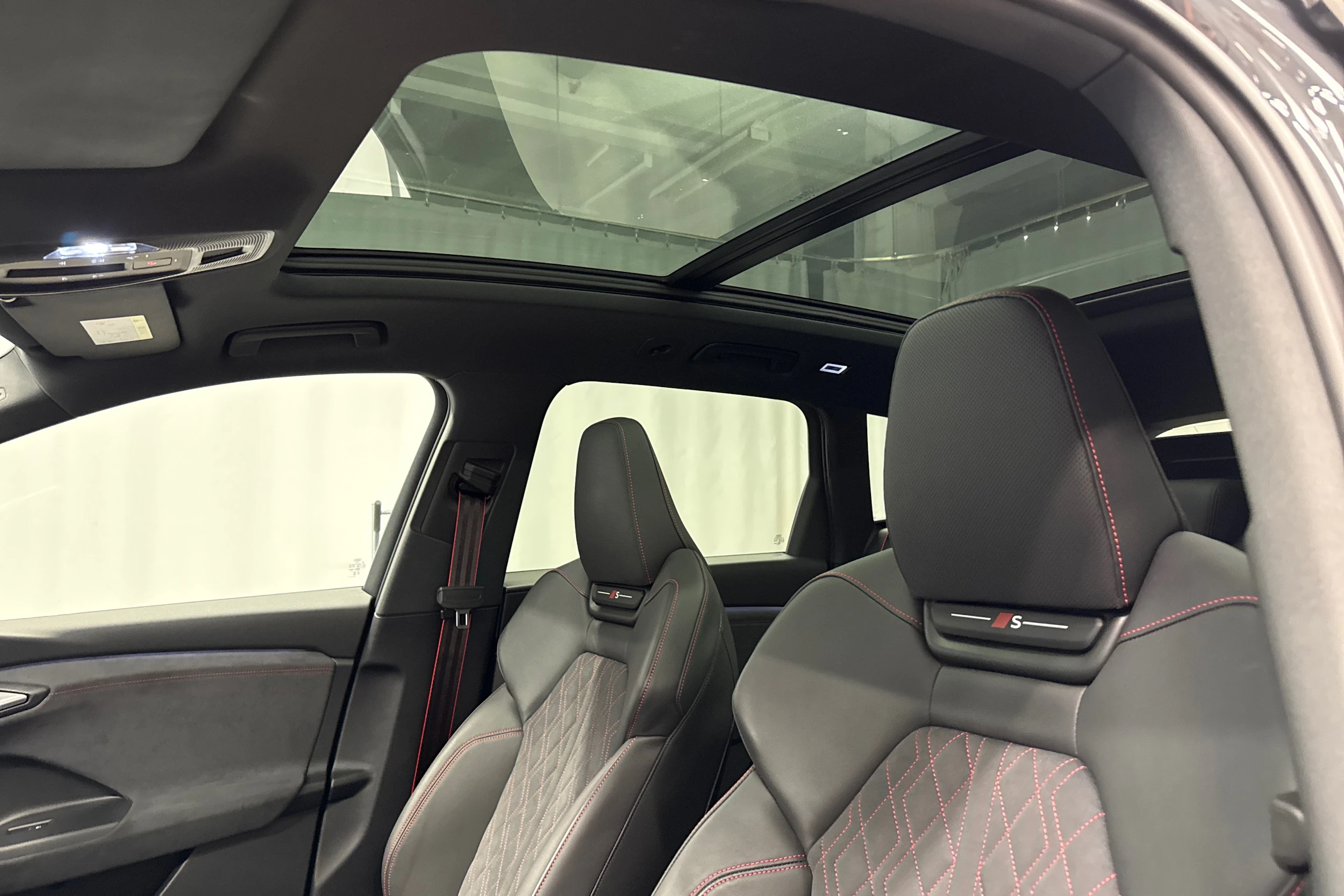 harmaa Audi Q6 e-tron 2024 kuva 24.