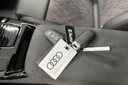 harmaa Audi Q6 e-tron 2024 kuva 27.