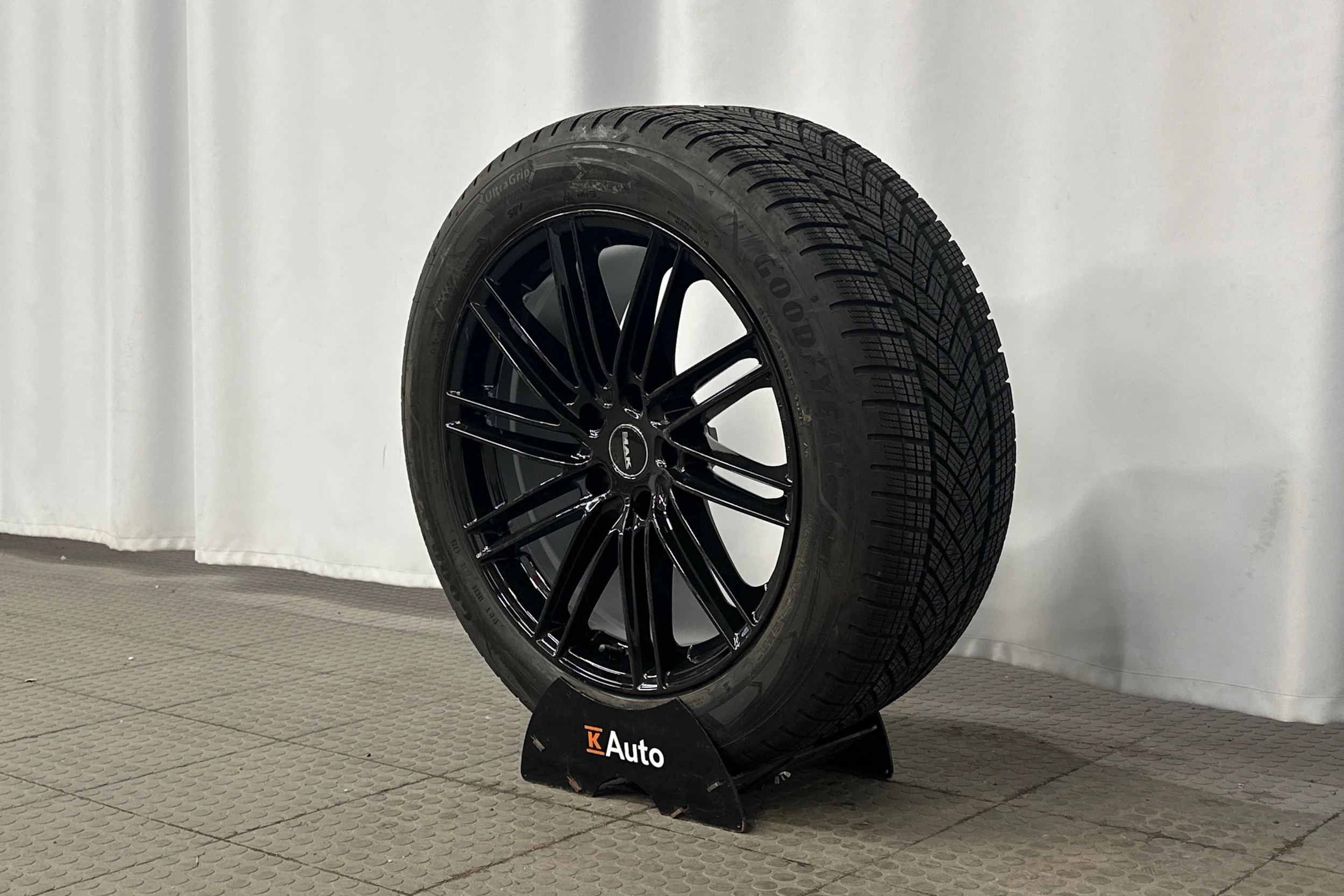 sininen Audi Q6 e-tron 2024 kuva 10.