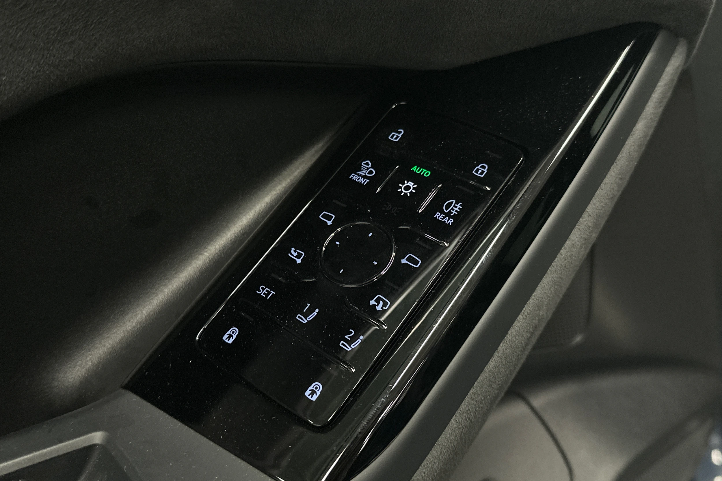 sininen Audi Q6 e-tron 2024 kuva 16.