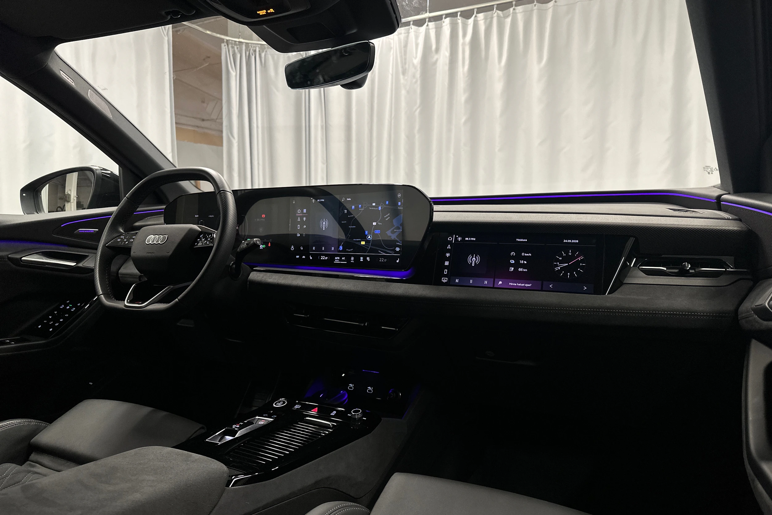 sininen Audi Q6 e-tron 2024 kuva 17.