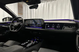 sininen Audi Q6 e-tron 2024 kuva 17.