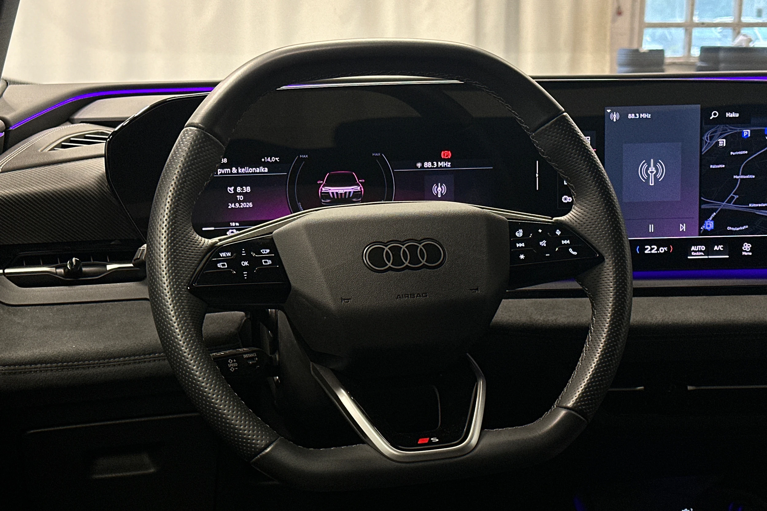 sininen Audi Q6 e-tron 2024 kuva 18.