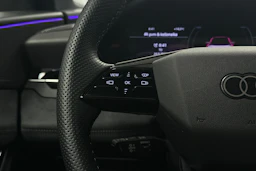 sininen Audi Q6 e-tron 2024 kuva 19.